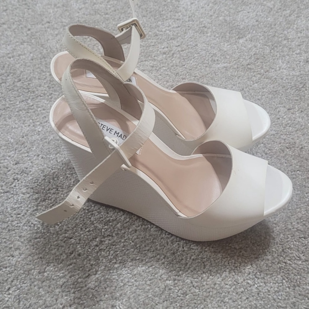 Steve Madden white wedge heels